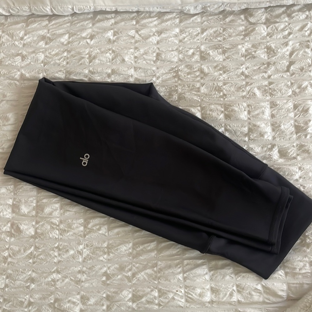 Never worn Alo yoga High-Waist Airlift Legging